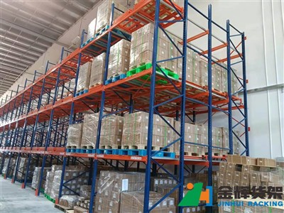Giá đỡ đẩy lùi hoạt động như thế nào trong nhà kho?
