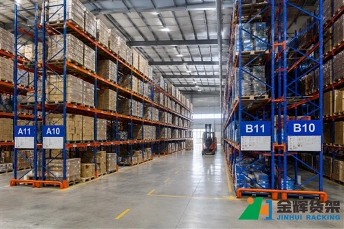 Giá đỡ pallet hạng nặng và giá đỡ pallet sâu đôi: Hệ thống lưu trữ nào tốt hơn?